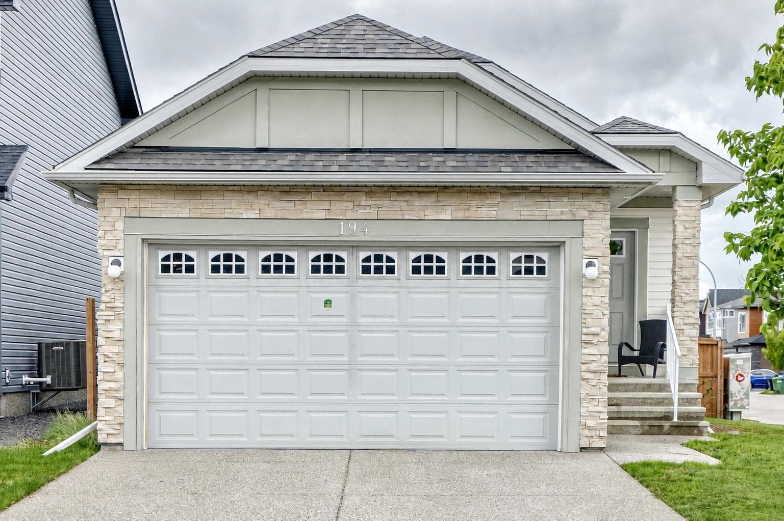 194 Walgrove Terrace SE — photo 1
