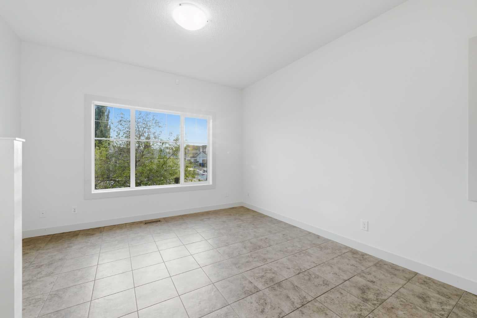 151 Royal Oak Drive NW — photo 3