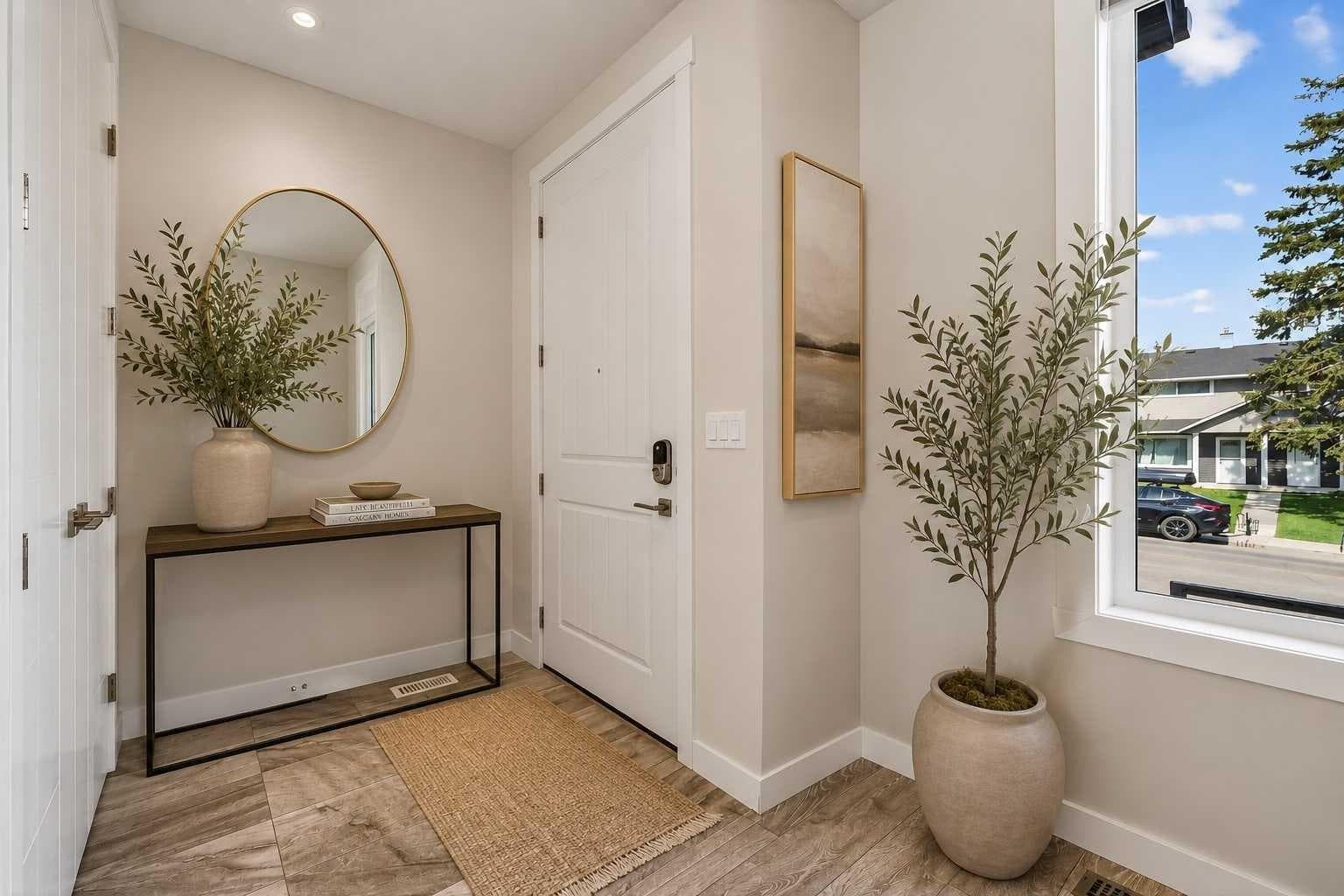 935 Regal Crescent NE — photo 4