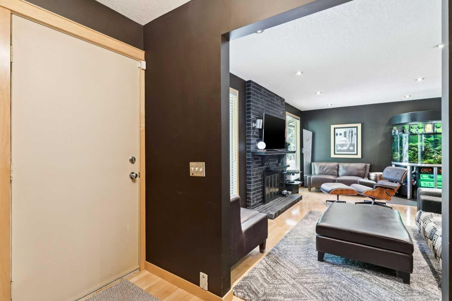 10220 Brookpark Boulevard SW — photo 3