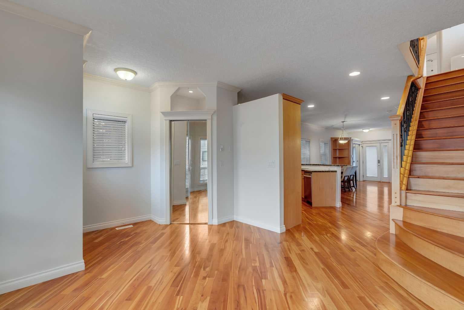 2834 Parkdale Boulevard NW — photo 3