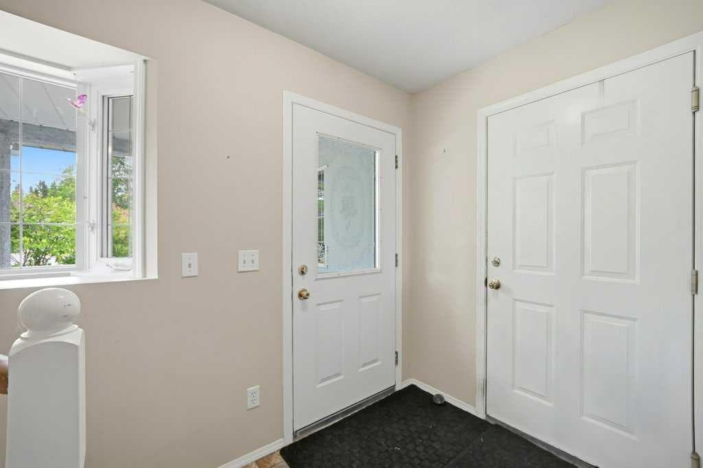 223B 3 Street SW — photo 5