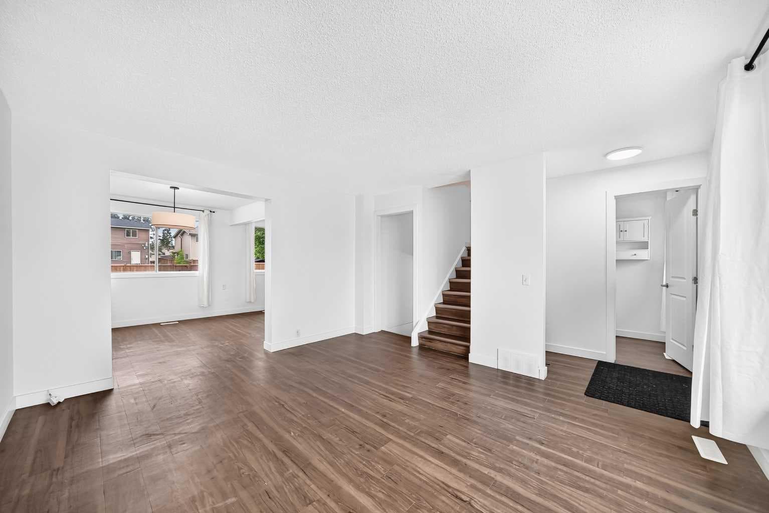 60 Erin Mount Crescent SE — photo 5