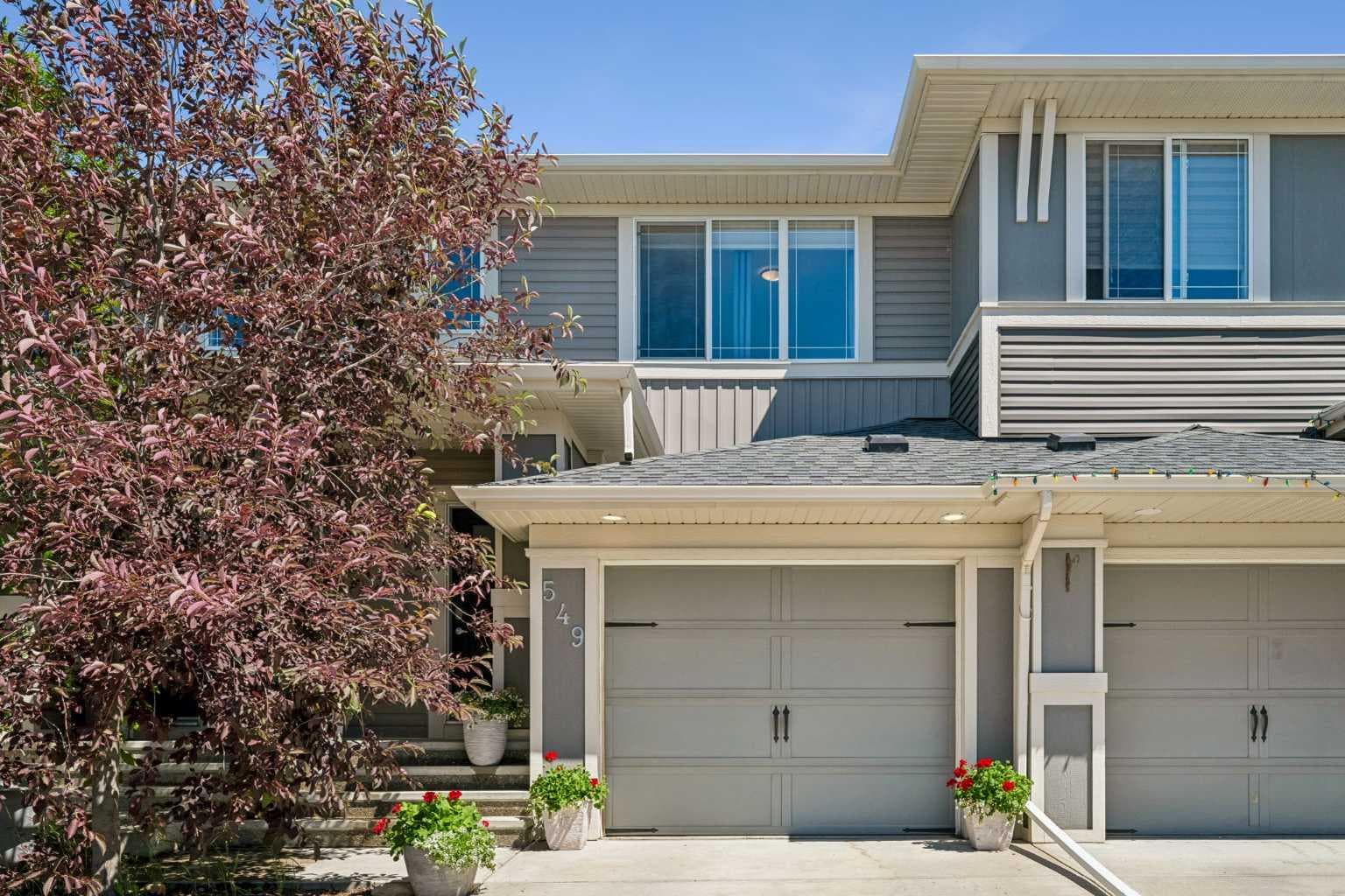 549 Hillcrest Road SW — photo 1