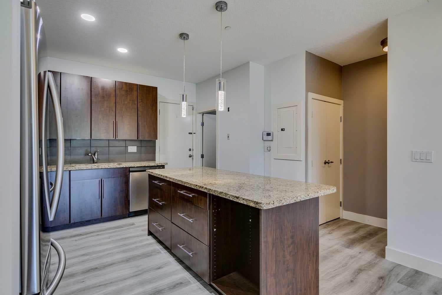 4, 2101 17 Street SW — photo 4