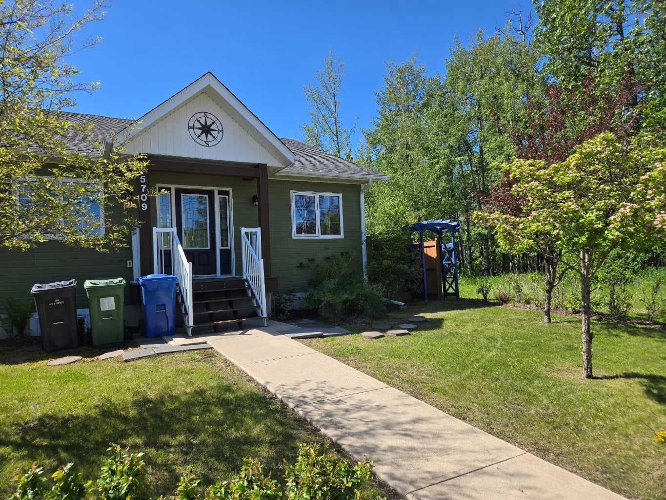 5709 57 Avenue — photo 3
