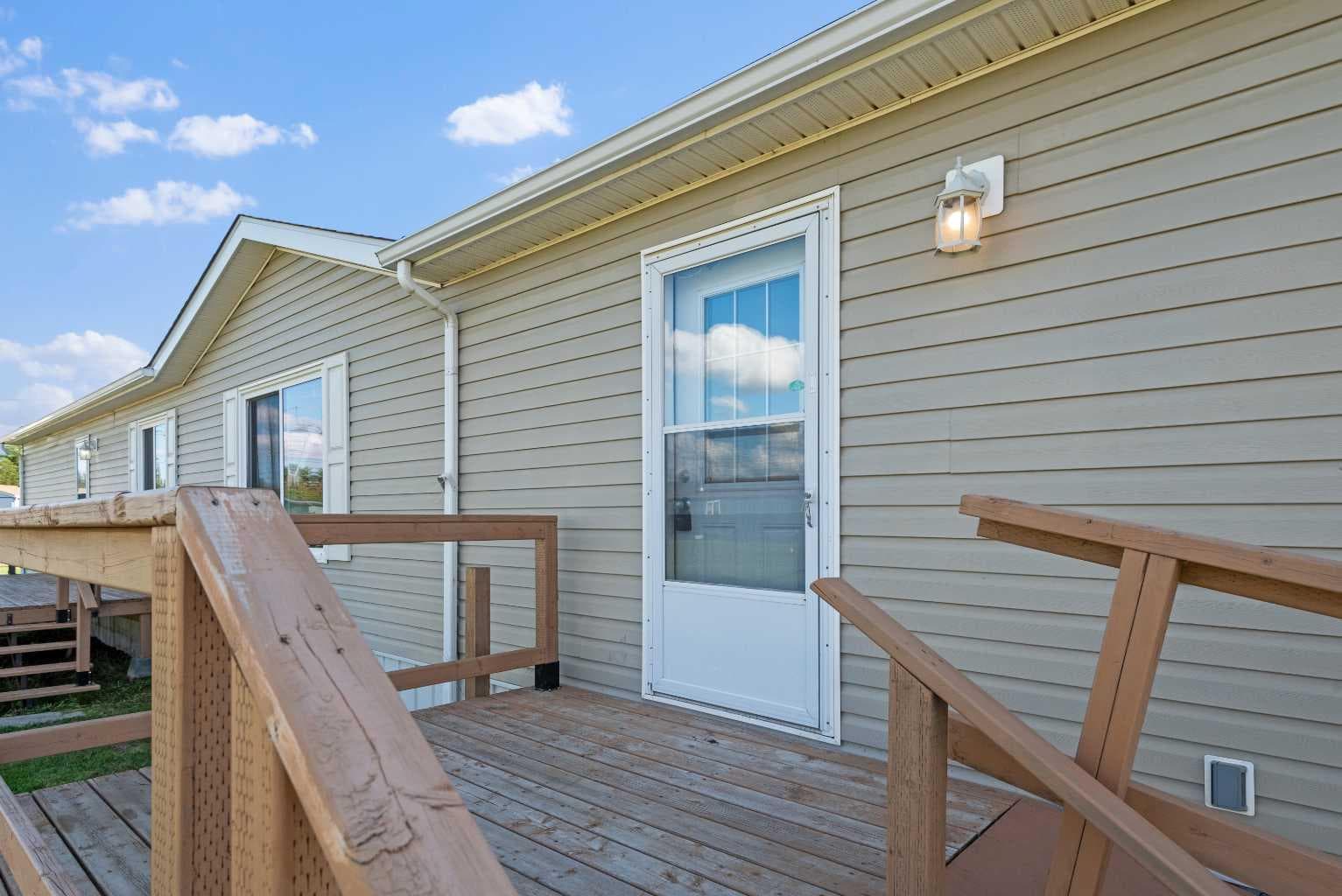 8 Trochu Avenue — photo 2