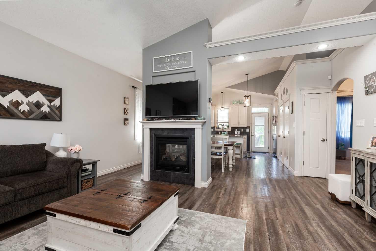 8 Riverton Crescent W — photo 5