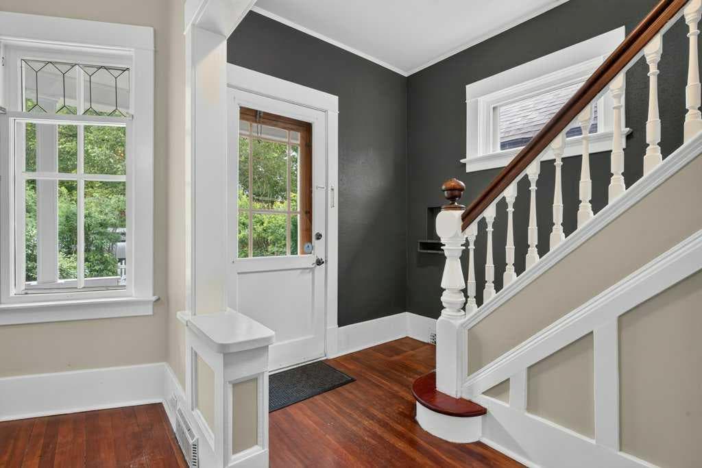918 18 Avenue SE — photo 4