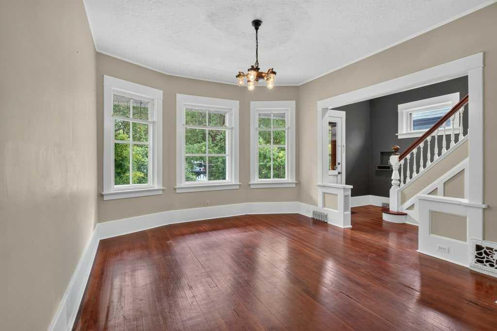 918 18 Avenue SE — photo 5