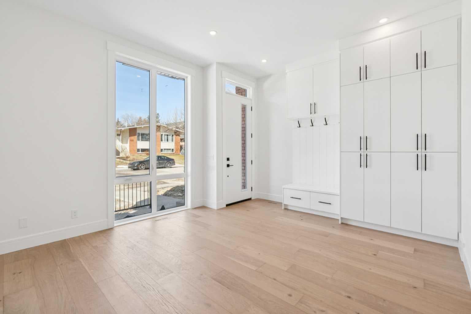 4216 16 Street SW — photo 3