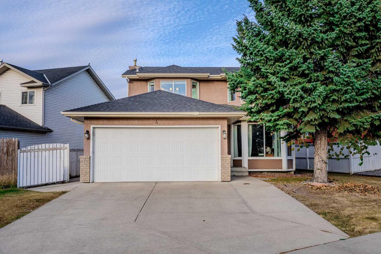 4 Del Ray Crescent NE — photo 1