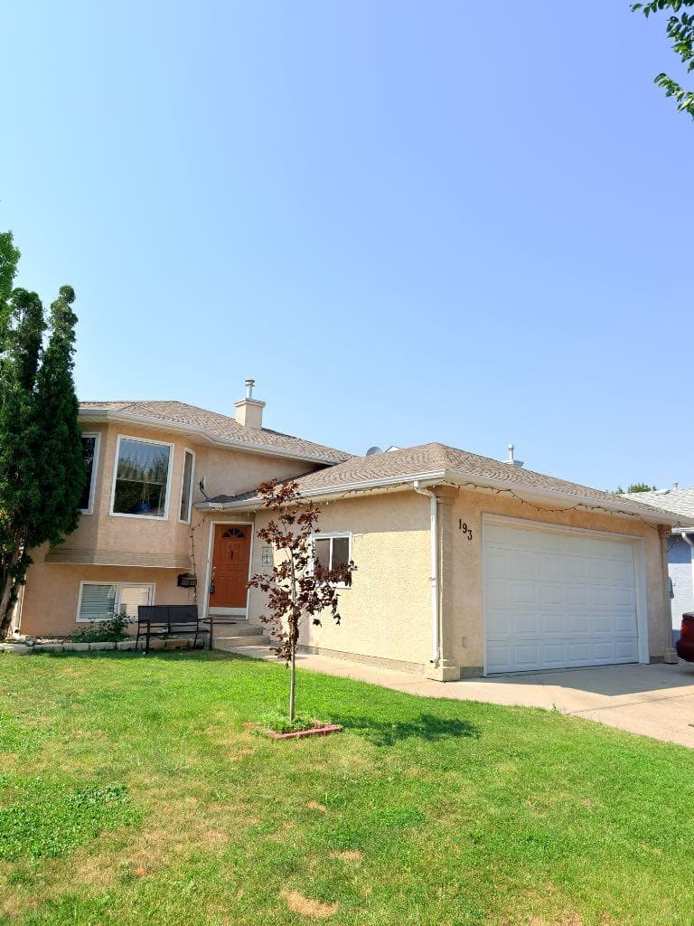 193 Uplands Boulevard N — photo 1