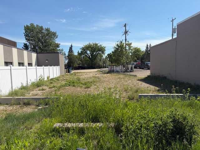 5039 50 Street — photo 2