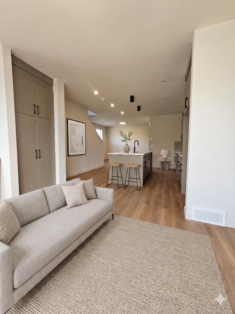 3203 14 Avenue SW — photo 3