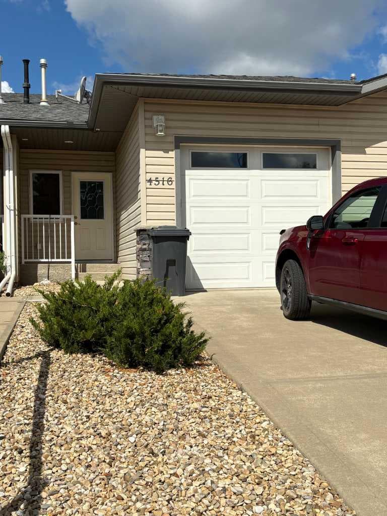 4516 54 Street — photo 1