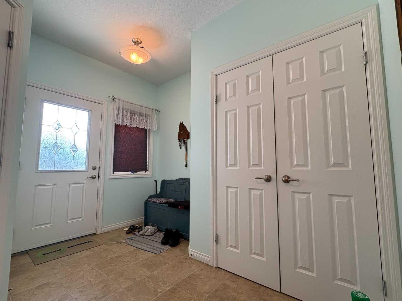 4516 54 Street — photo 2