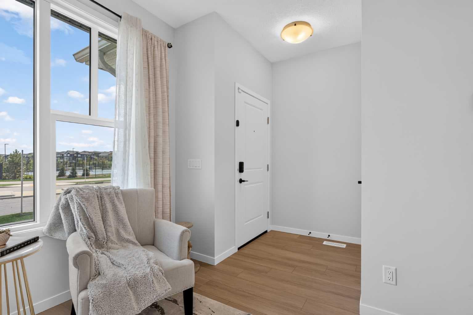 257 Edith Green NW — photo 3