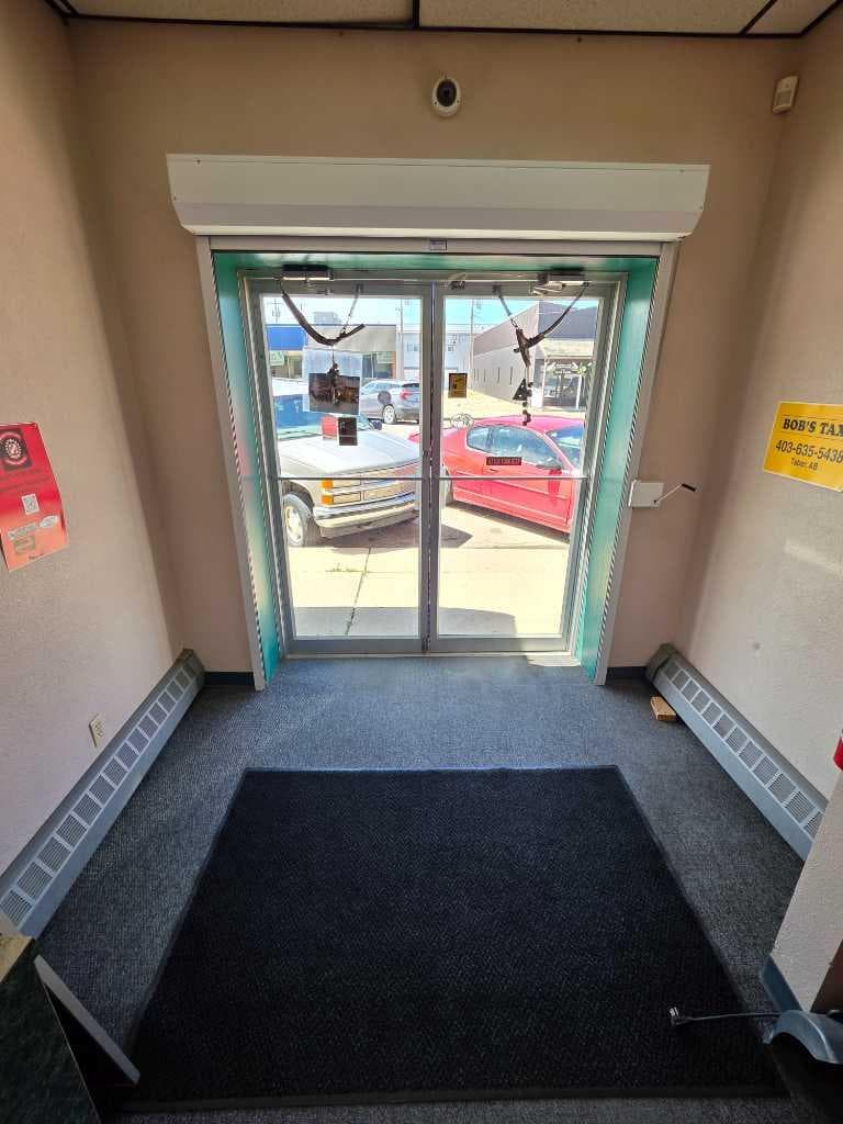 5302 49 Avenue — photo 3