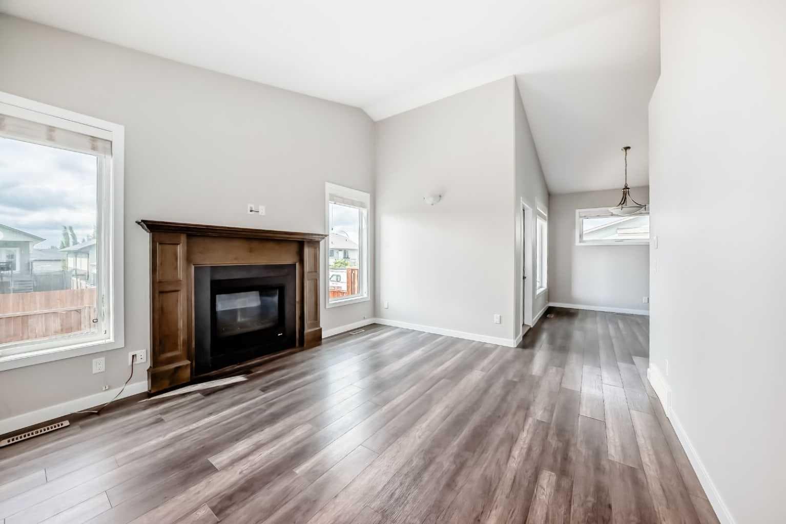 110 Cedar Square — photo 3
