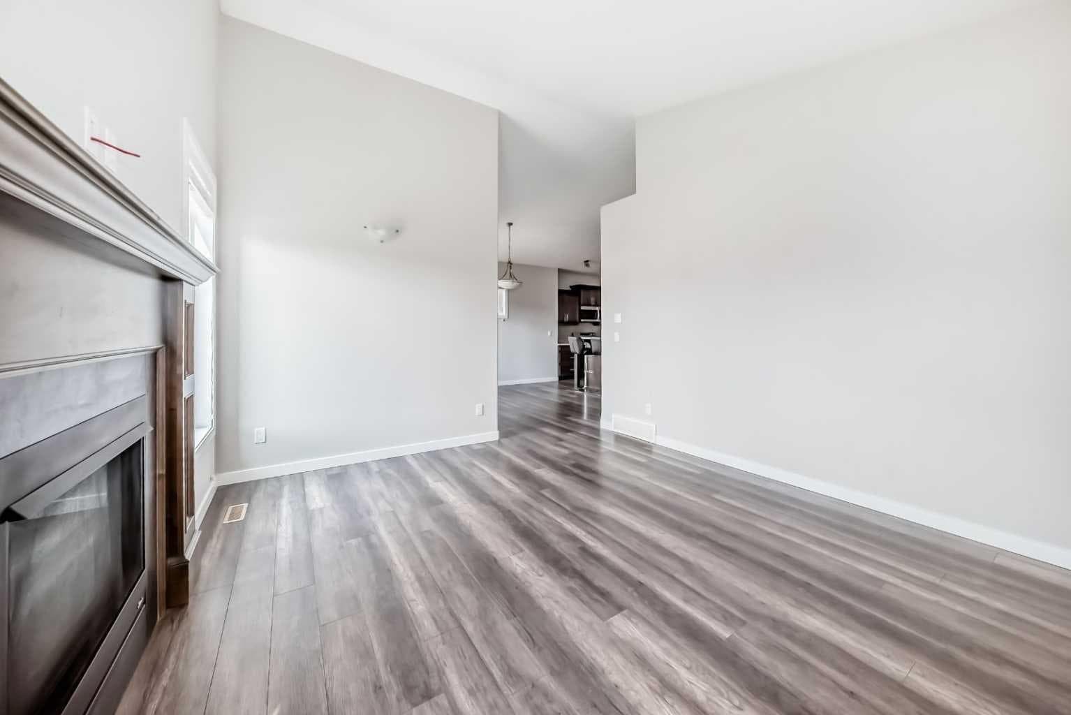 110 Cedar Square — photo 4