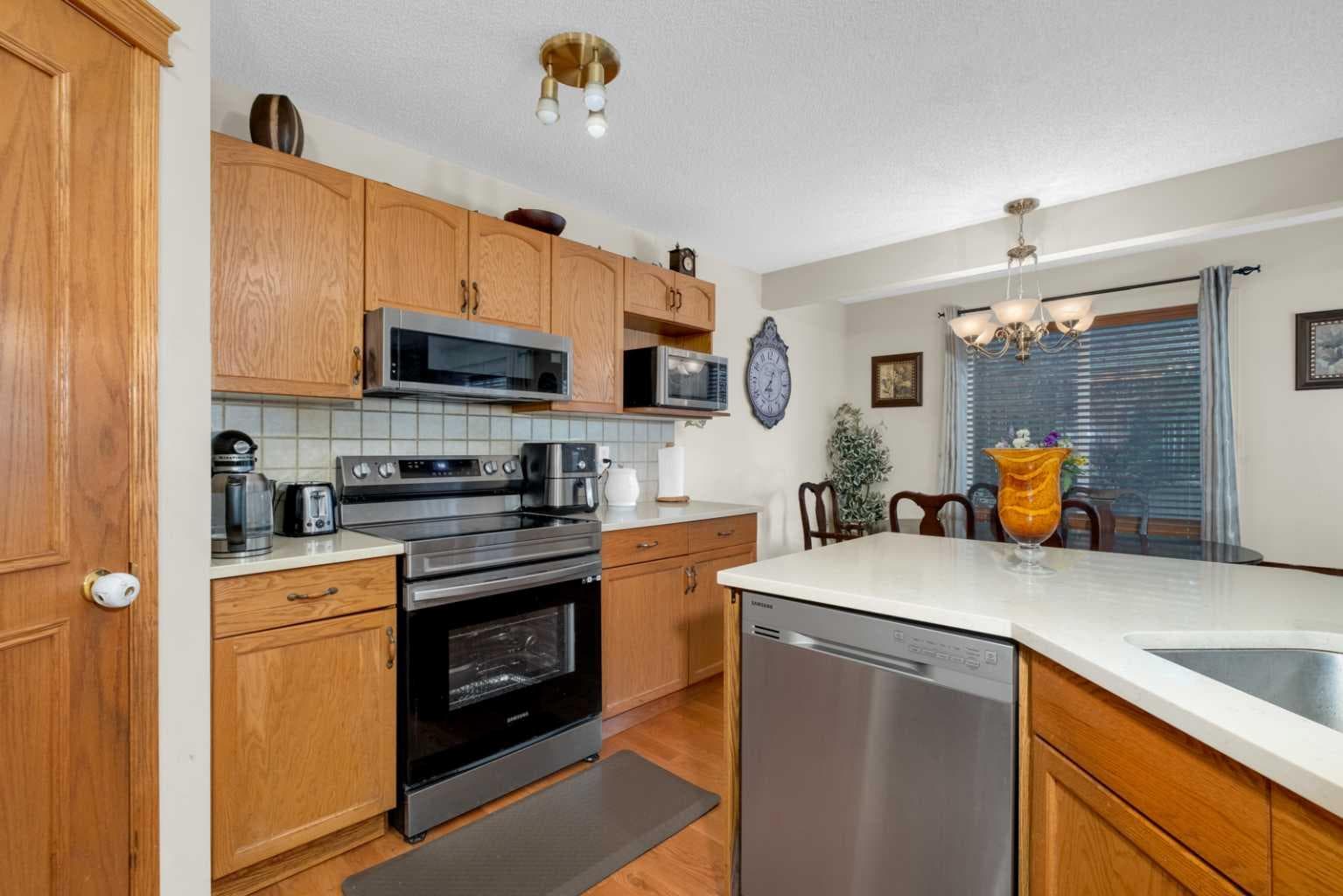 373 Bridlewood Avenue SW — photo 3