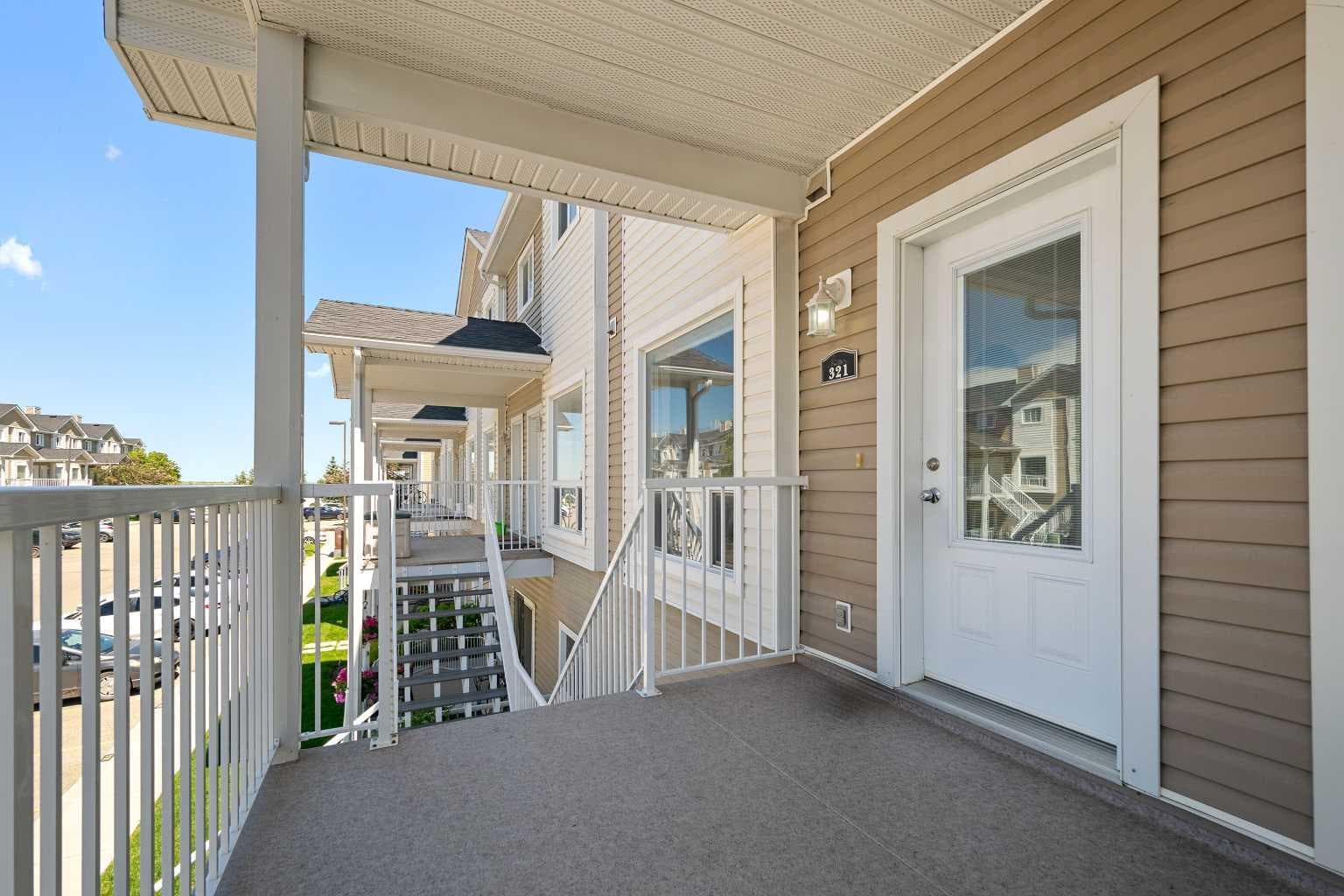 321 Sunrise Terrace NE — photo 2