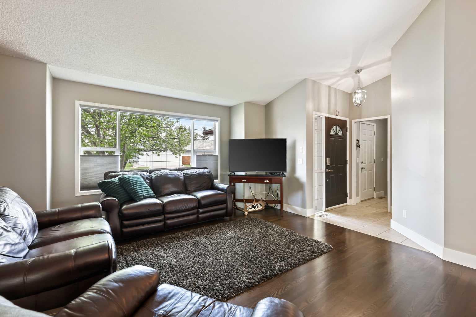 11 Strathmore Lakes Crescent — photo 4