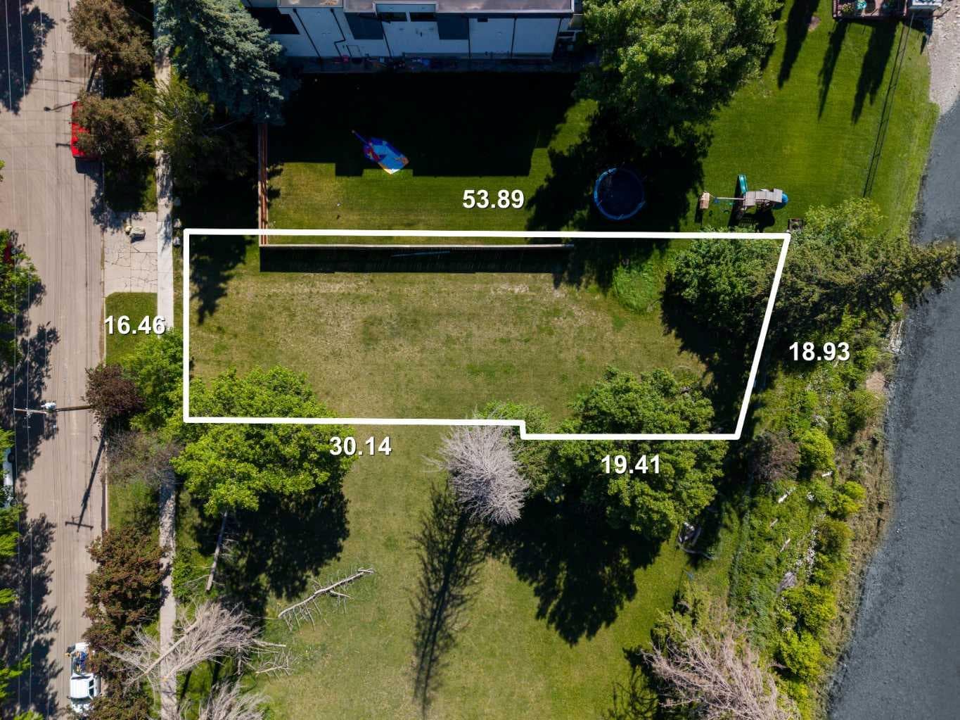 407 40 Avenue SW — photo 1