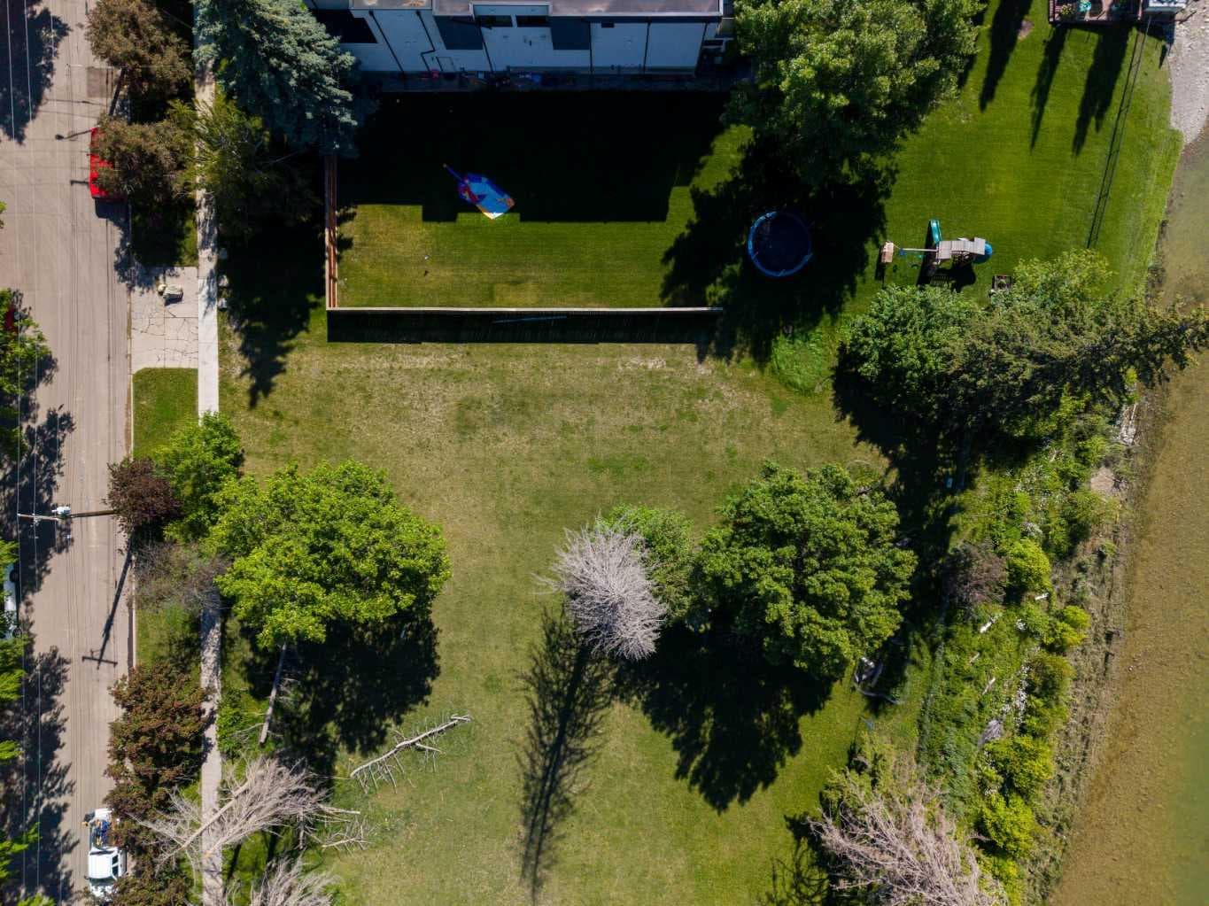 407 40 Avenue SW — photo 2