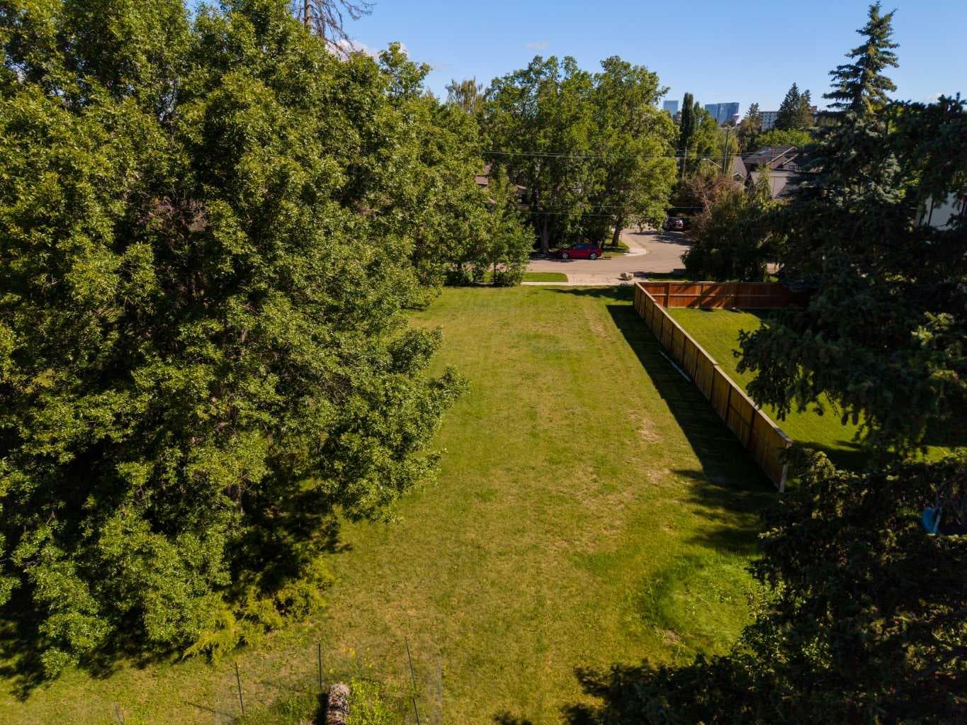 407 40 Avenue SW — photo 3