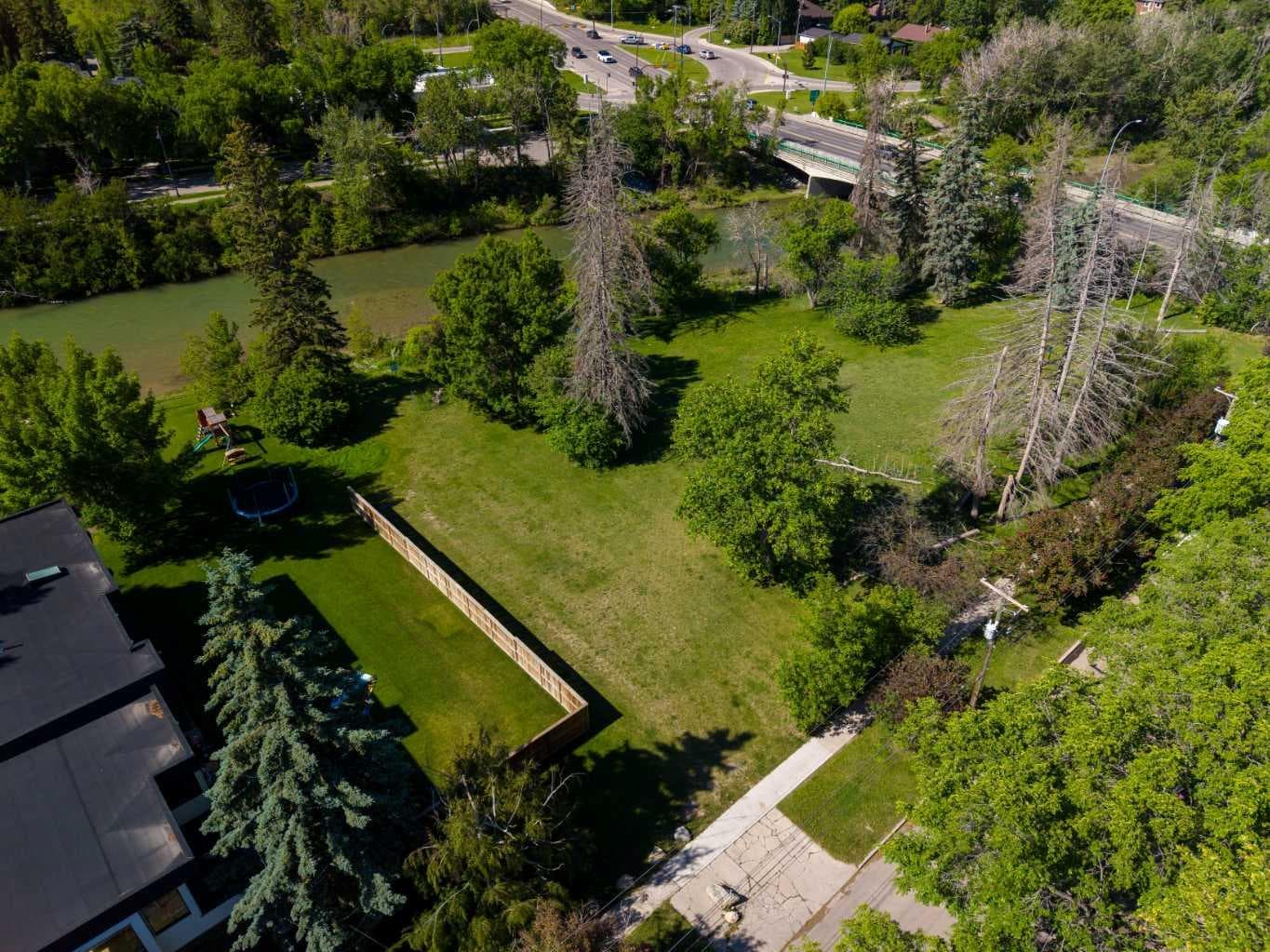 407 40 Avenue SW — photo 4