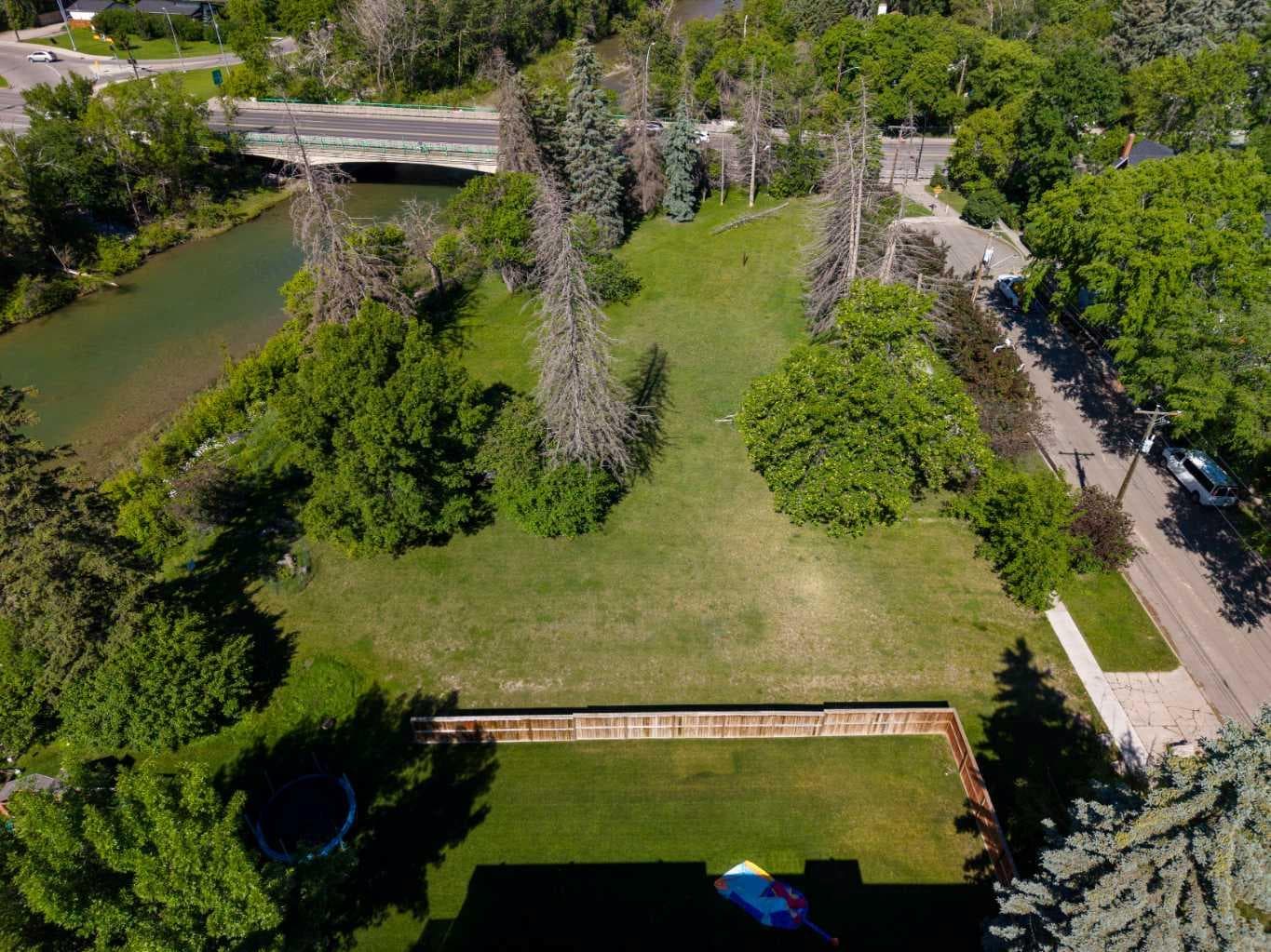 407 40 Avenue SW — photo 5