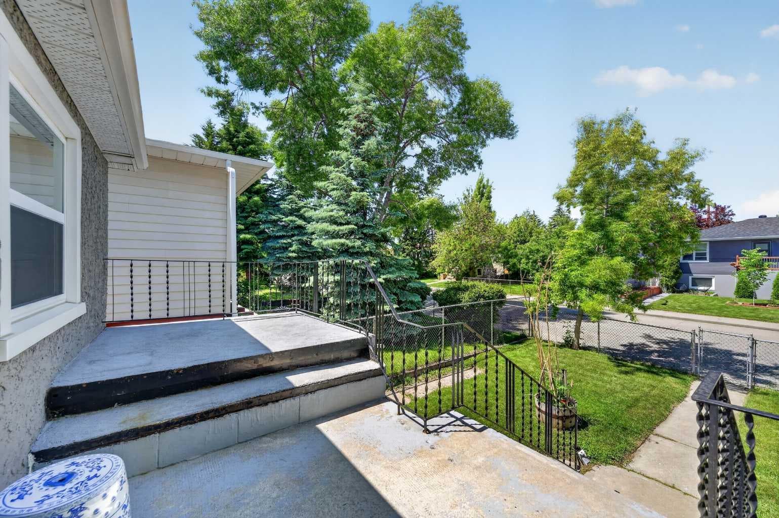 1212 Bantry Street NE — photo 2