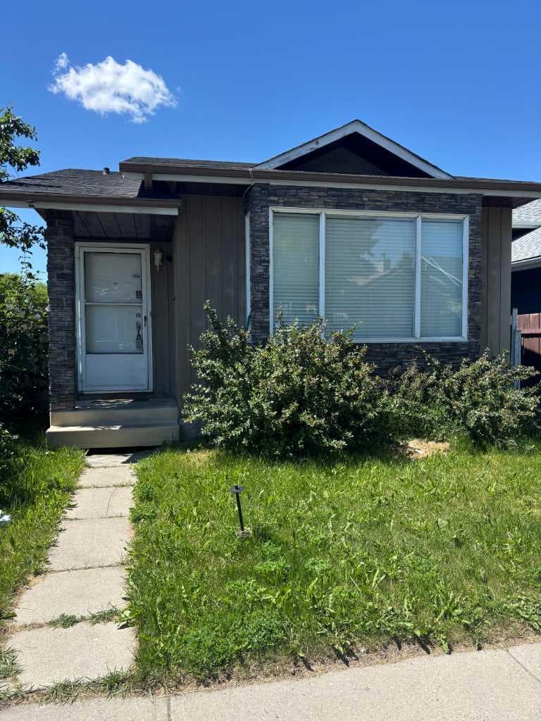 31 Martindale Close NE — photo 1