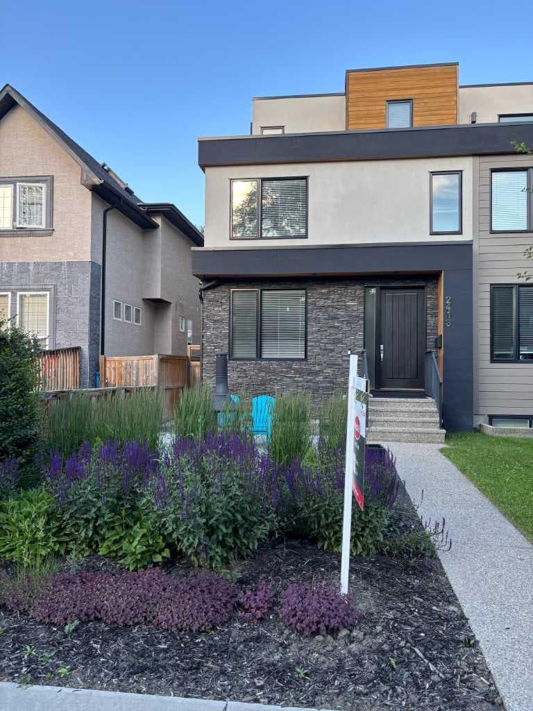 2418 24A Street SW — photo 1