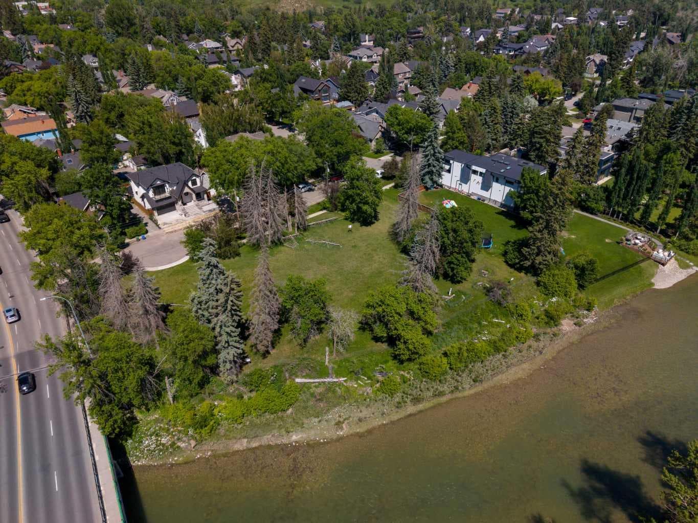 409 40 Avenue SW — photo 3