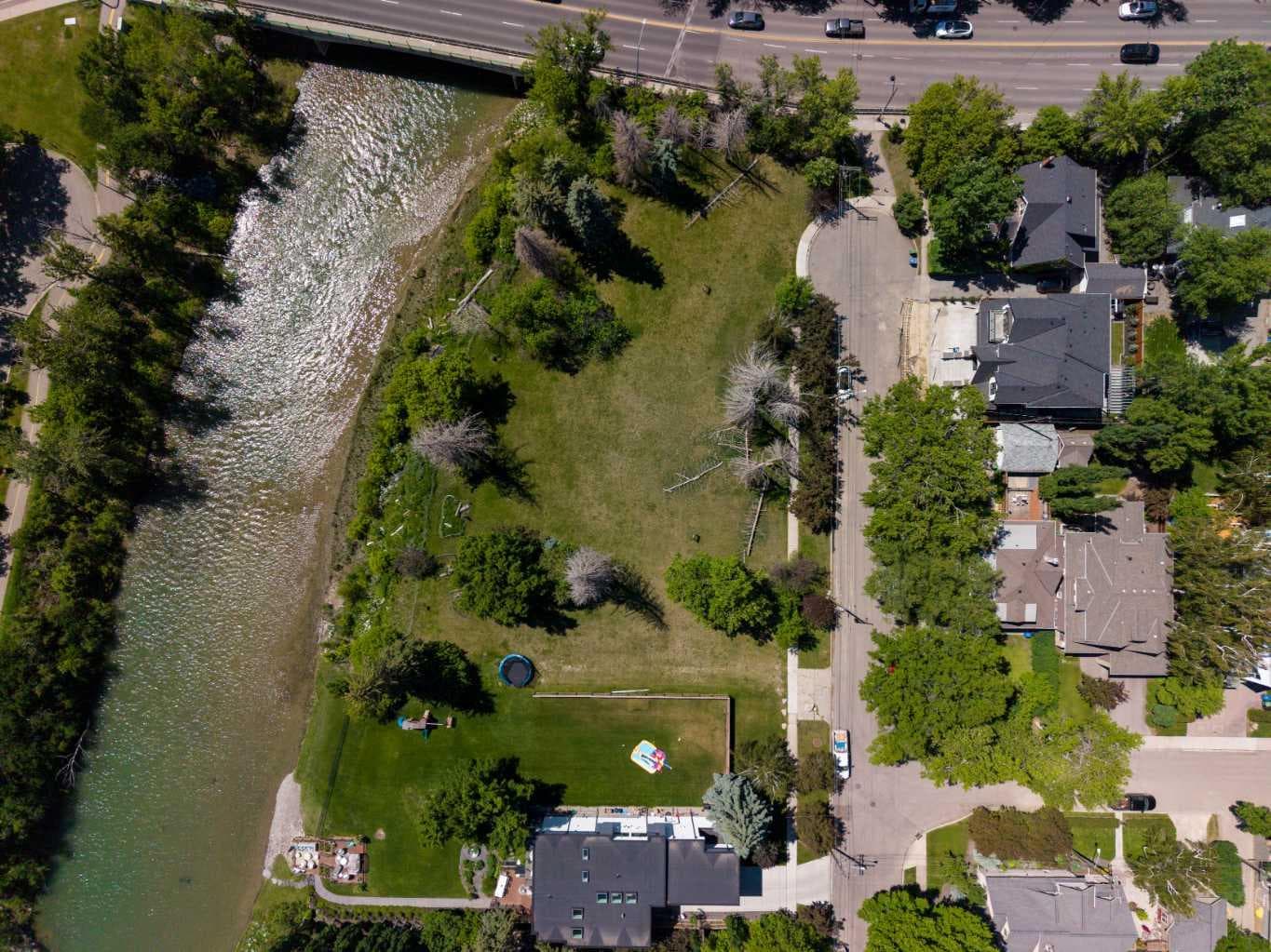409 40 Avenue SW — photo 4