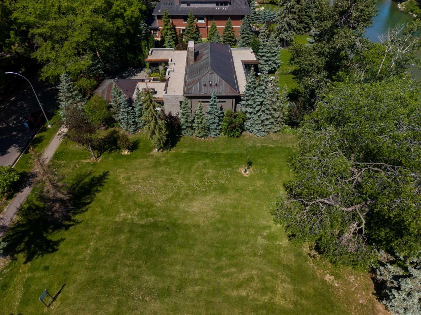 708 Riverdale Avenue SW — photo 2