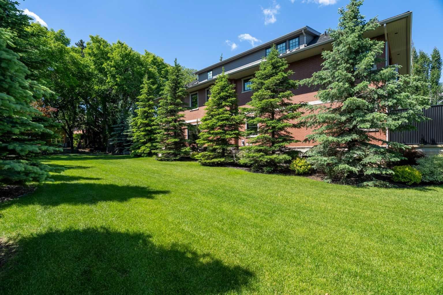 718 Riverdale Avenue SW — photo 2