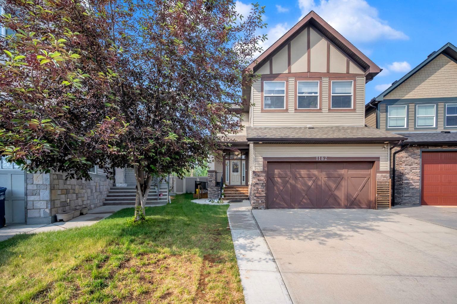 1182 Kingston Crescent SE — photo 2