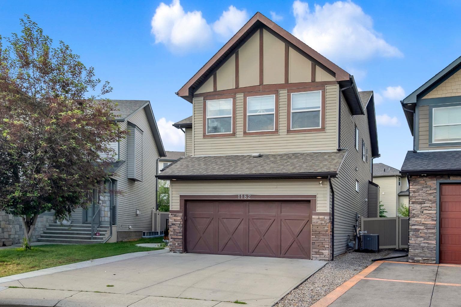 1182 Kingston Crescent SE — photo 4