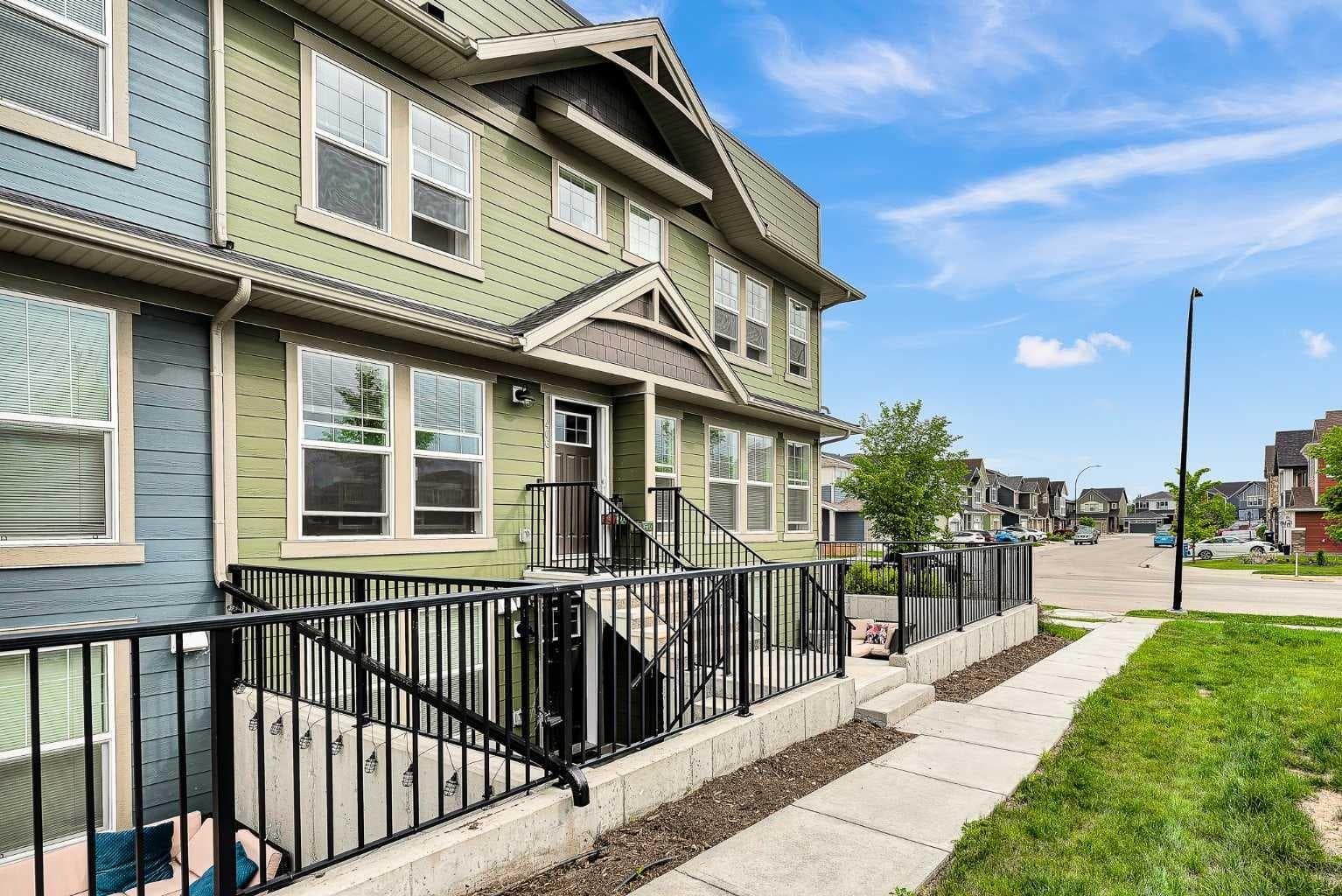 406 Cranbrook Square SE — photo 2