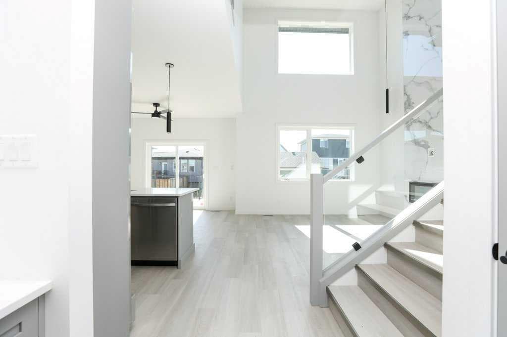 664 Devonia Road W — photo 2
