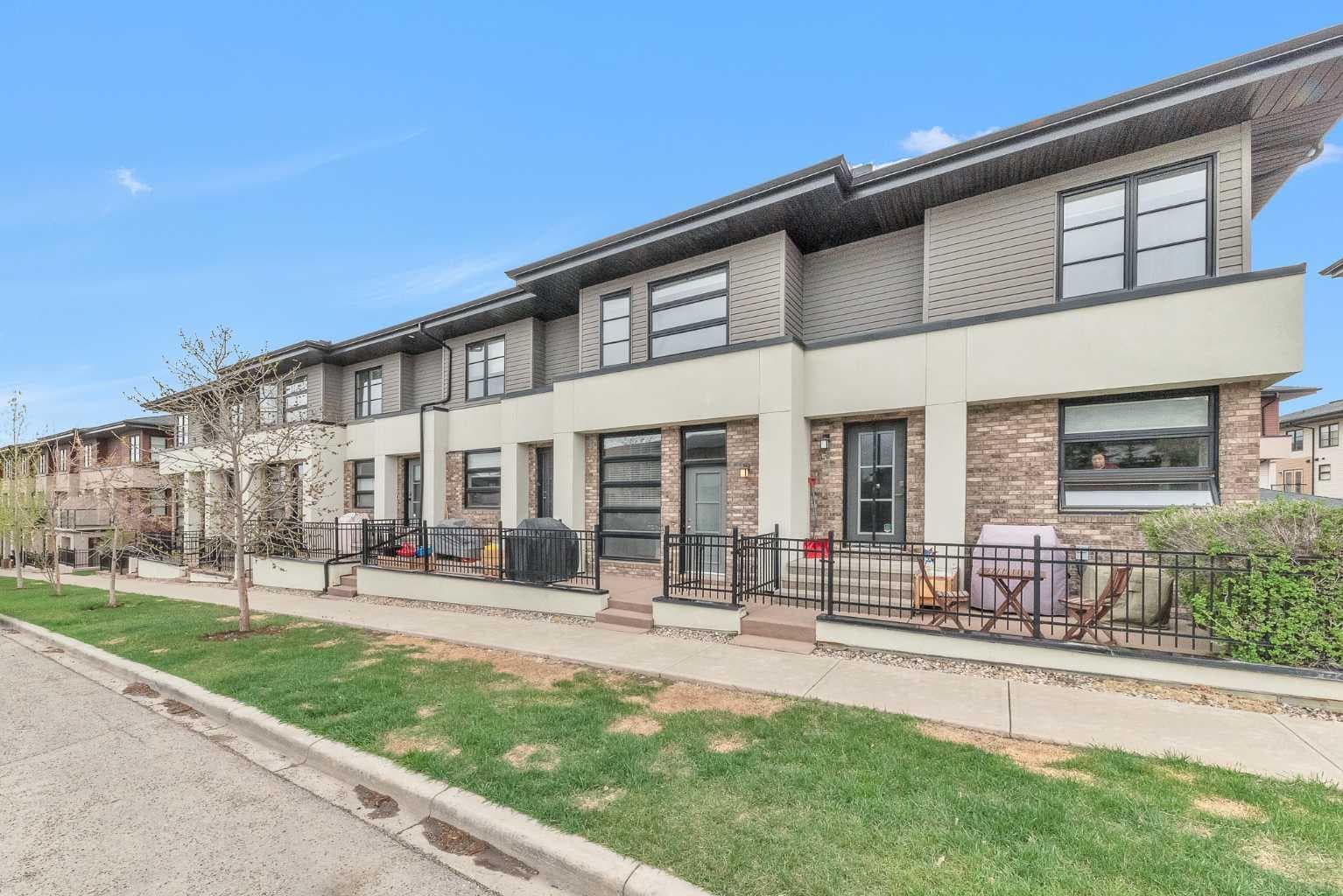 55 Aspen Hill Green SW — photo 2