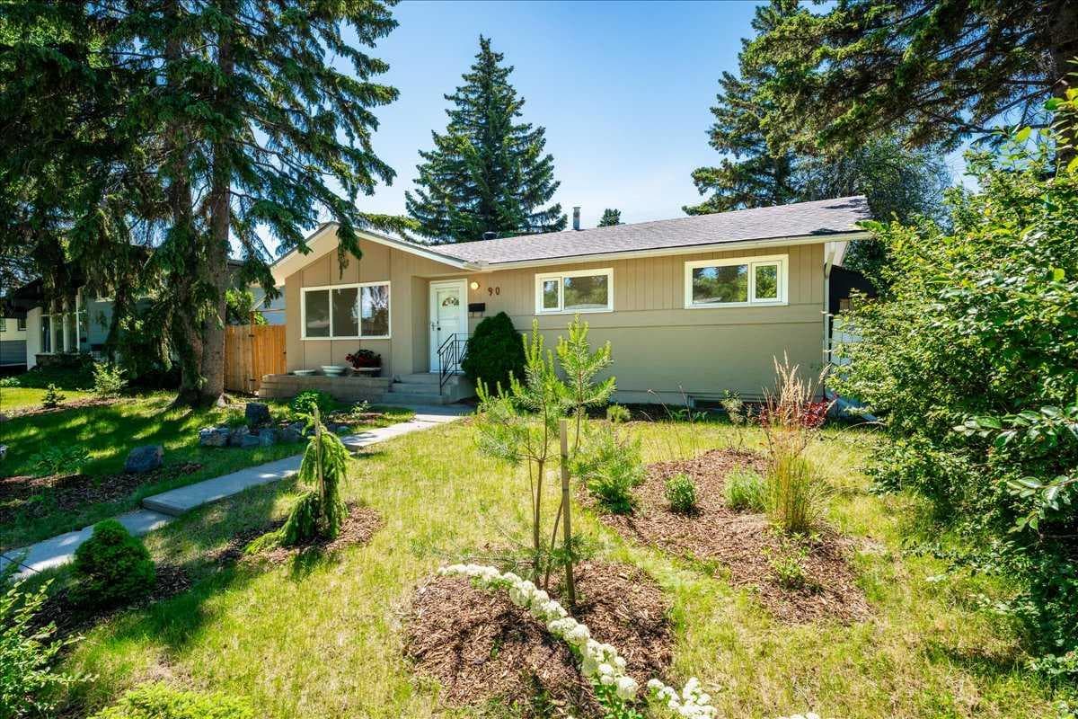 90 Armstrong Crescent SE — photo 3