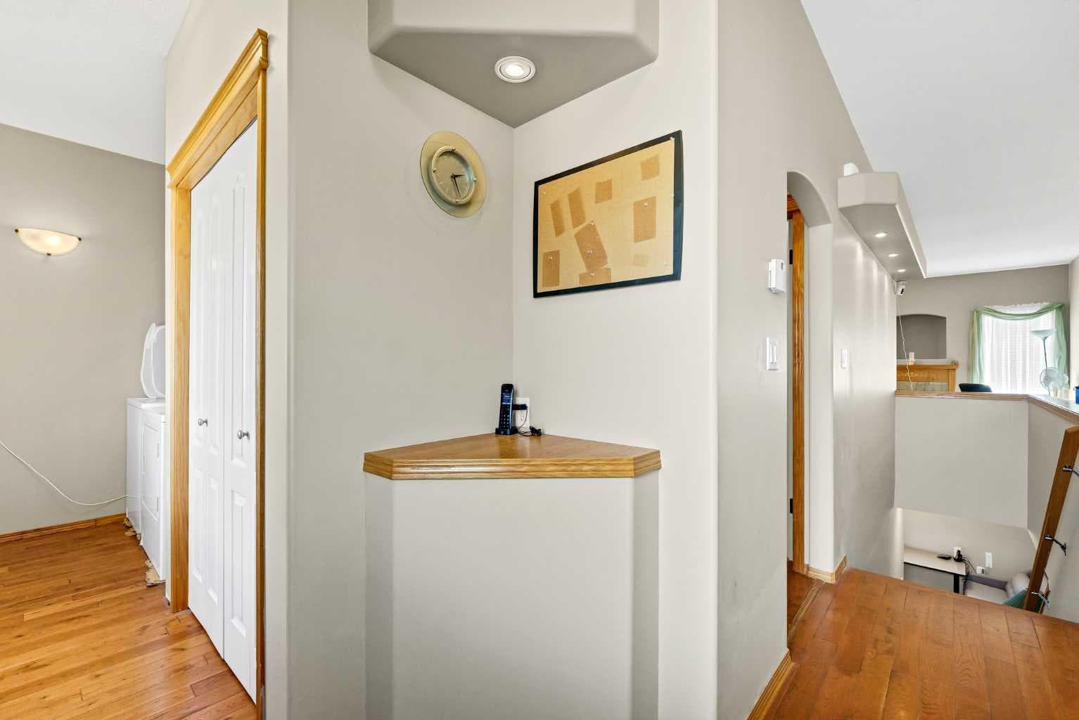 305 5 Avenue SW — photo 3