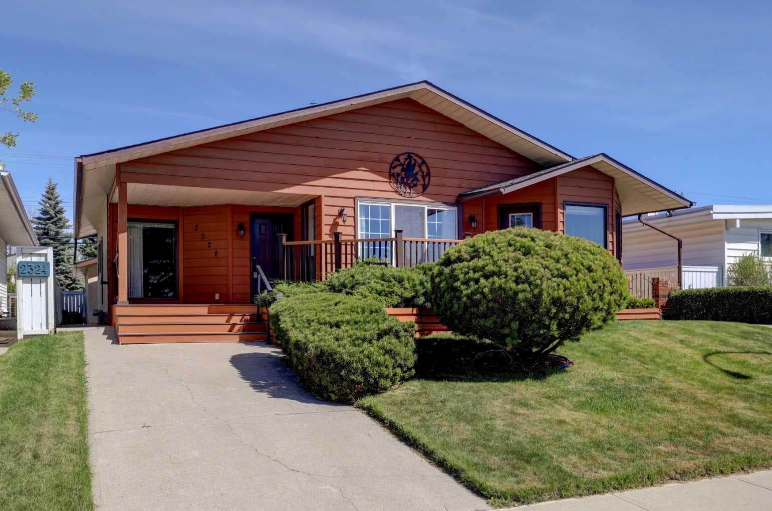 2328 Munro Drive NE — photo 1