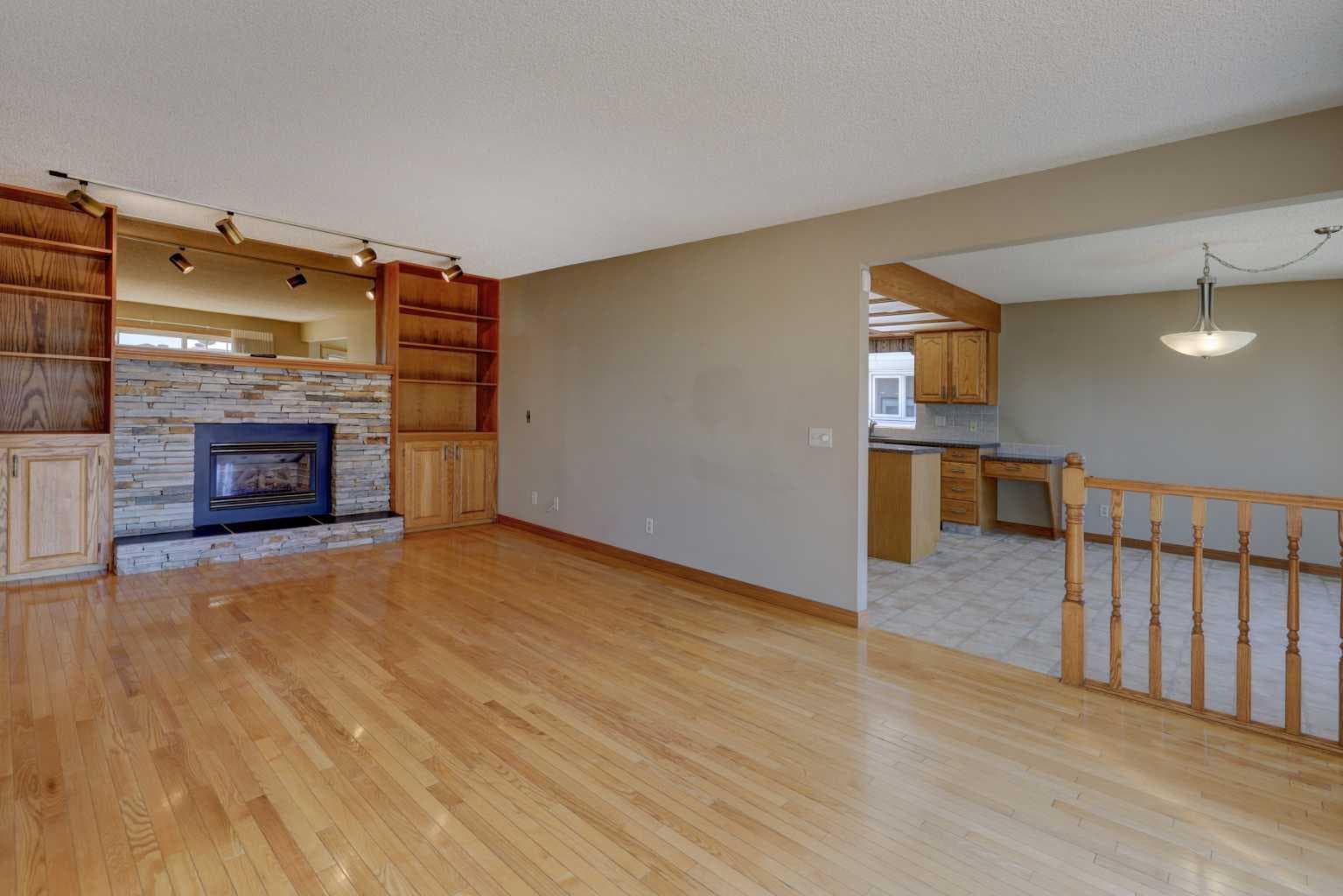 2328 Munro Drive NE — photo 3