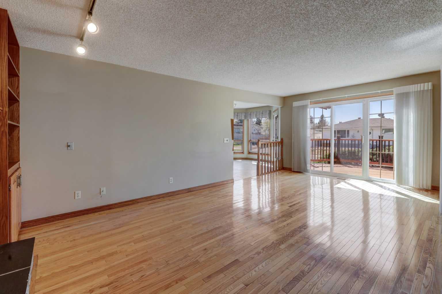 2328 Munro Drive NE — photo 5